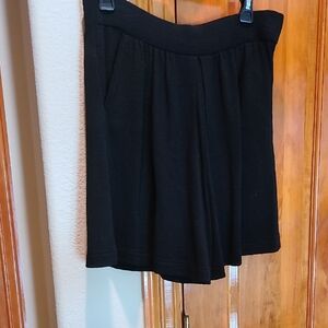 ST. JOHN Couture Black Shorts Size 8